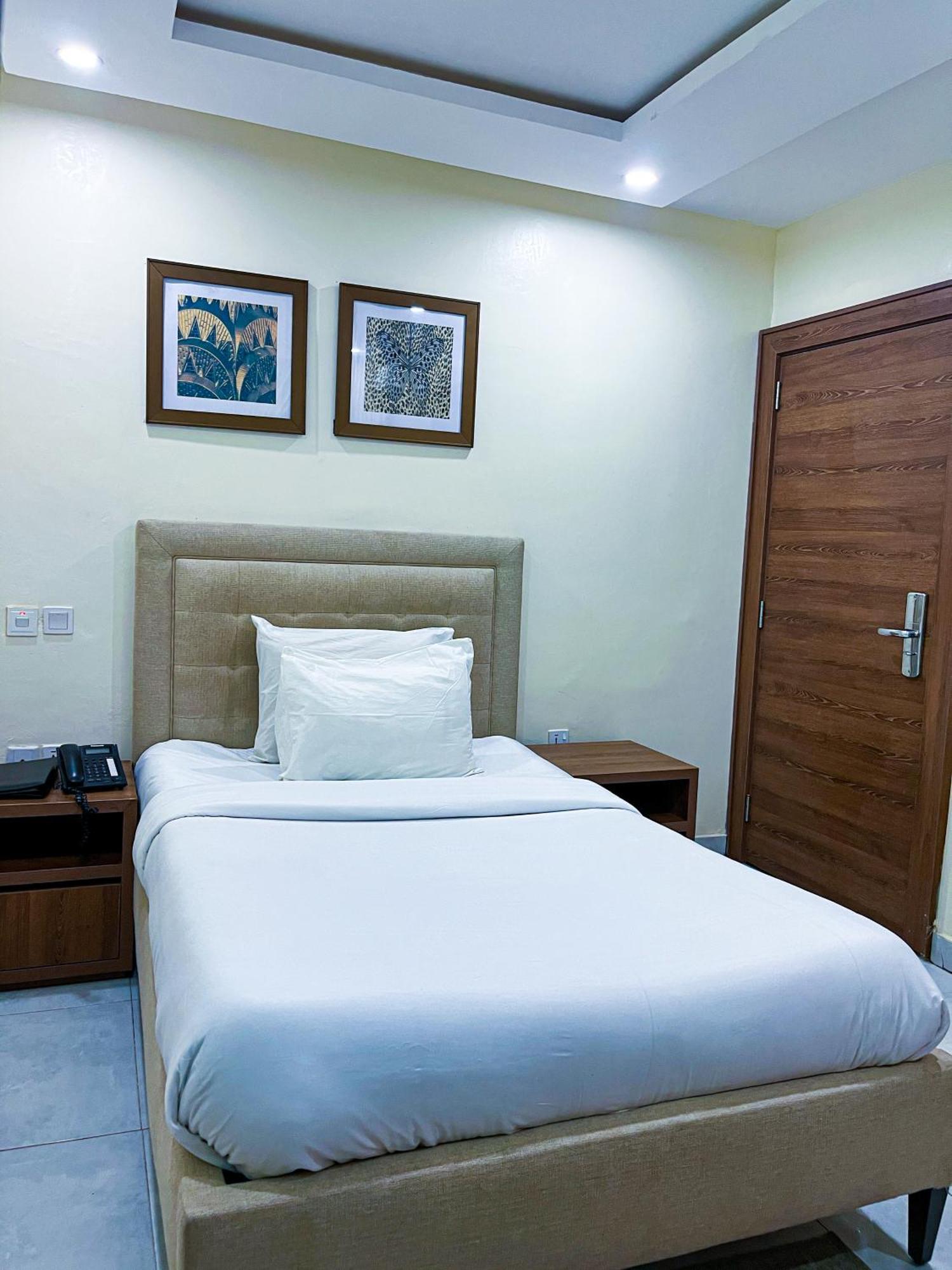 Plush Hotel,Abuja Bagian luar foto